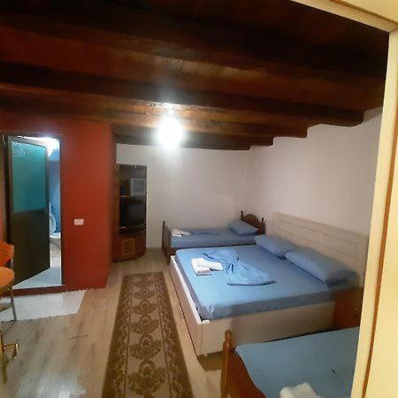 Kulla E Vjeter Hotel Koman Szoba fotó