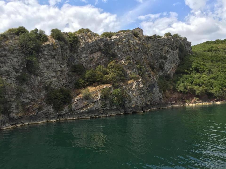 Kulla E Vjeter Hotel Koman Kültér fotó
