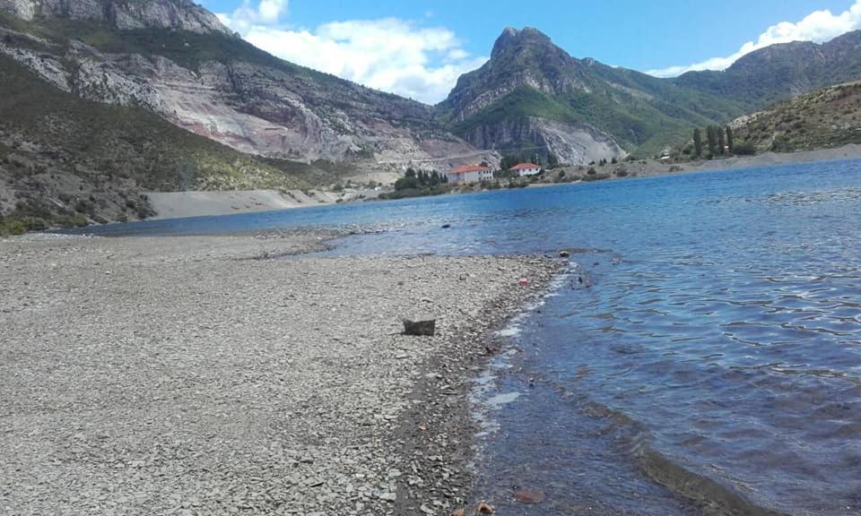 Kulla E Vjeter Hotel Koman Kültér fotó