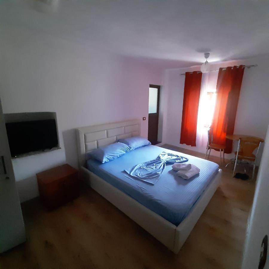 Kulla E Vjeter Hotel Koman Szoba fotó