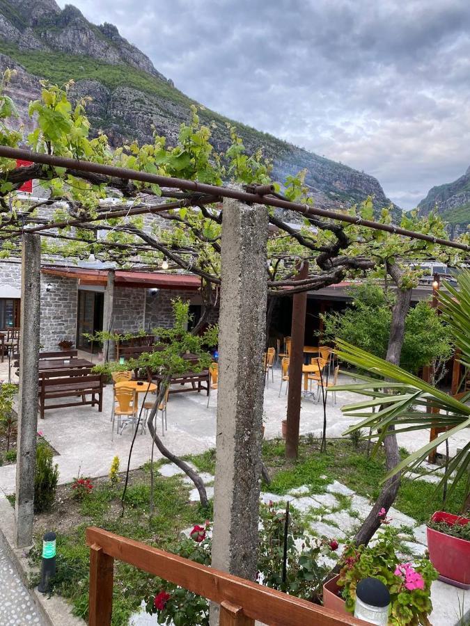Kulla E Vjeter Hotel Koman Kültér fotó