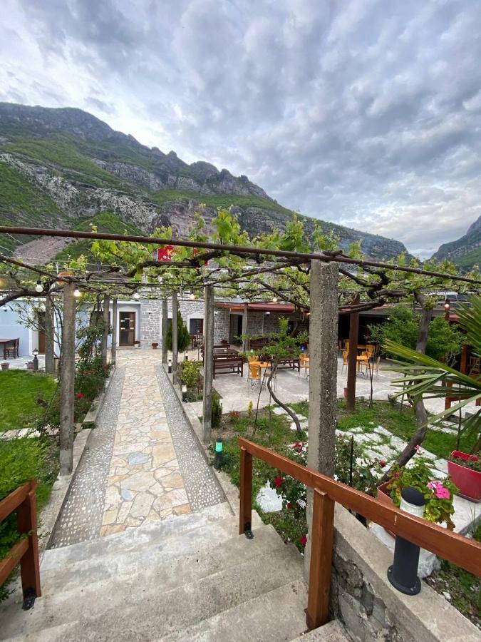 Kulla E Vjeter Hotel Koman Kültér fotó