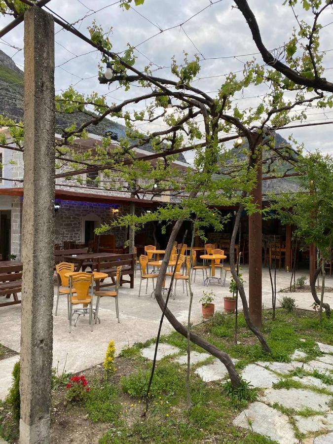 Kulla E Vjeter Hotel Koman Kültér fotó