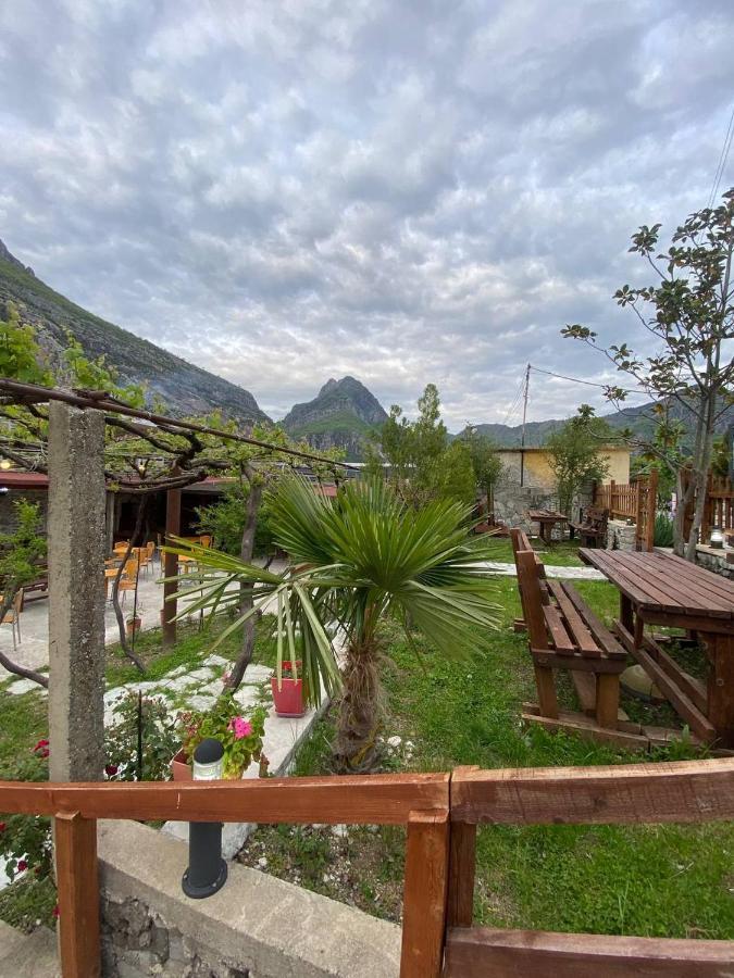 Kulla E Vjeter Hotel Koman Kültér fotó