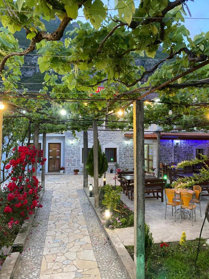 Kulla E Vjeter Hotel Koman Kültér fotó