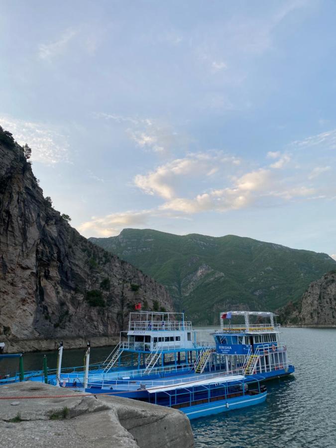 Kulla E Vjeter Hotel Koman Kültér fotó